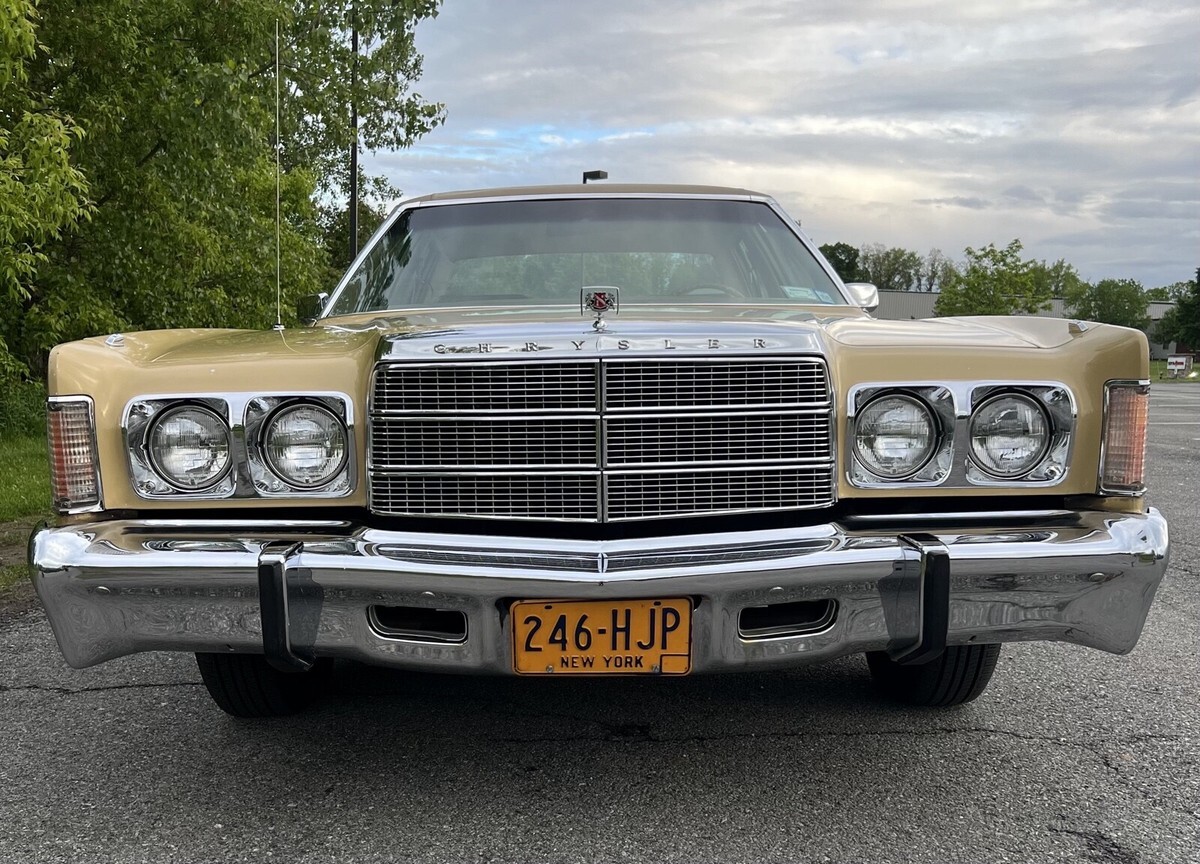 1977 Chrysler Newport - photo 2