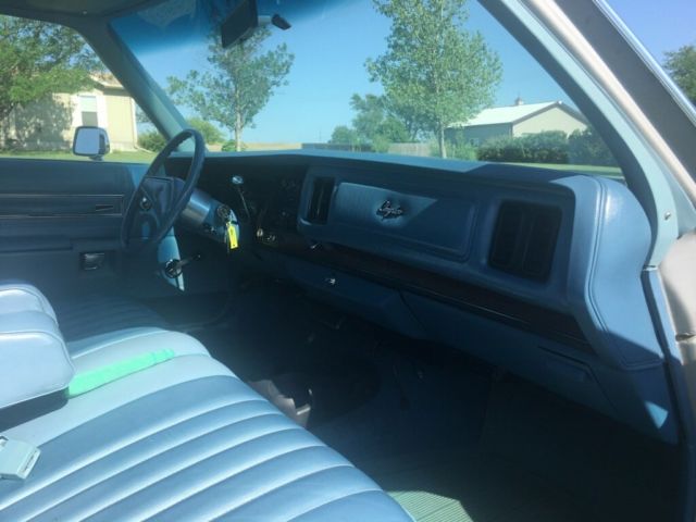 1977 Chrysler Town & Country - photo 6