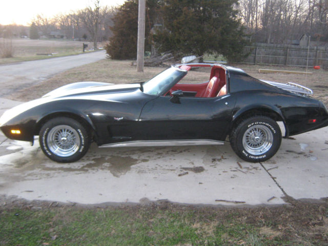 1977 CORVETTE 0NLY 33,000 MILES BLACK WITH RED LEATHER INTERIOR ONE OWNER 1977 Chevrolet Corvette T TOP
