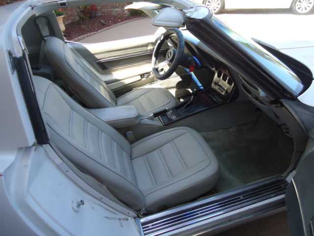1977 Chevrolet Corvette WHITE - photo 13