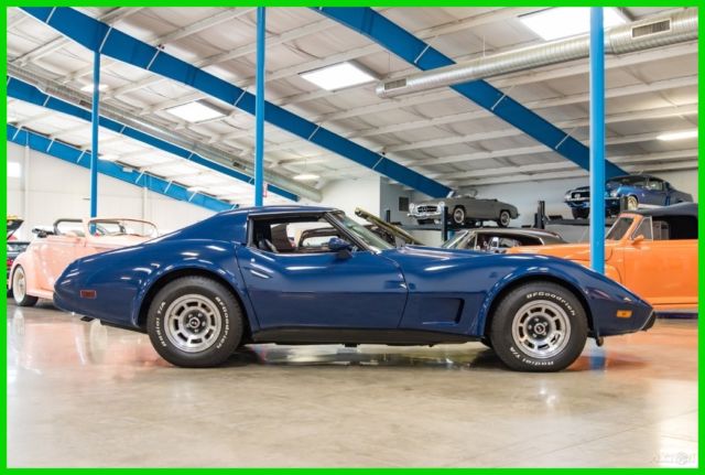 1977 Chevrolet Corvette Corvette L-48 Coupe T-Top V8