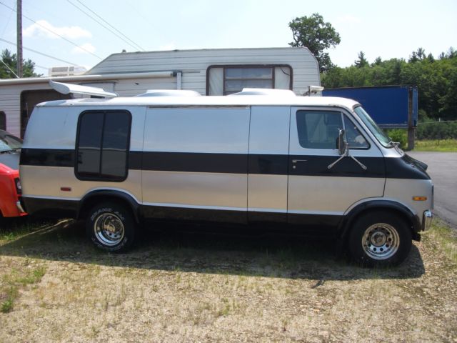 1977 Dodge Ram Van - photo 2
