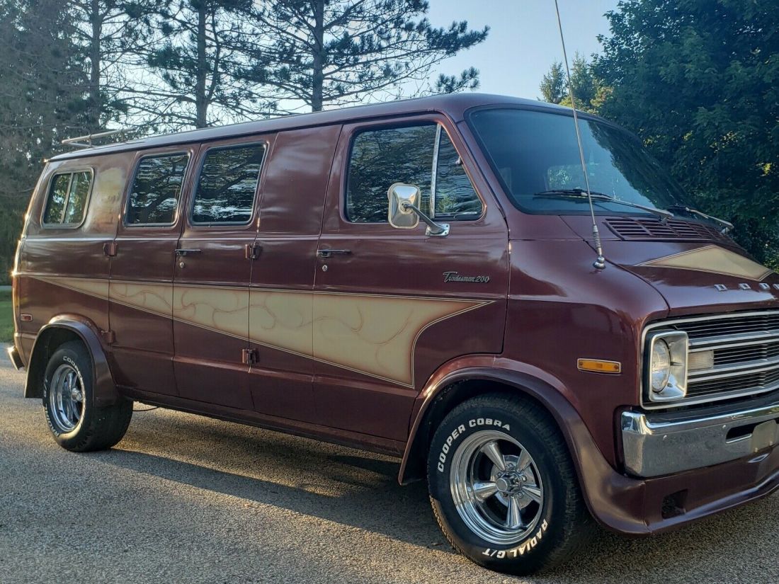 1977 Dodge B200 Tradesman Custom Van - photo 2