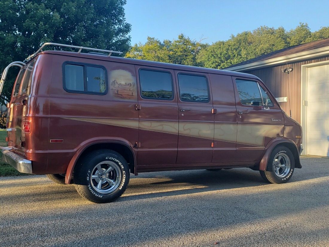1977 Dodge B200 Tradesman Custom Van - photo 3