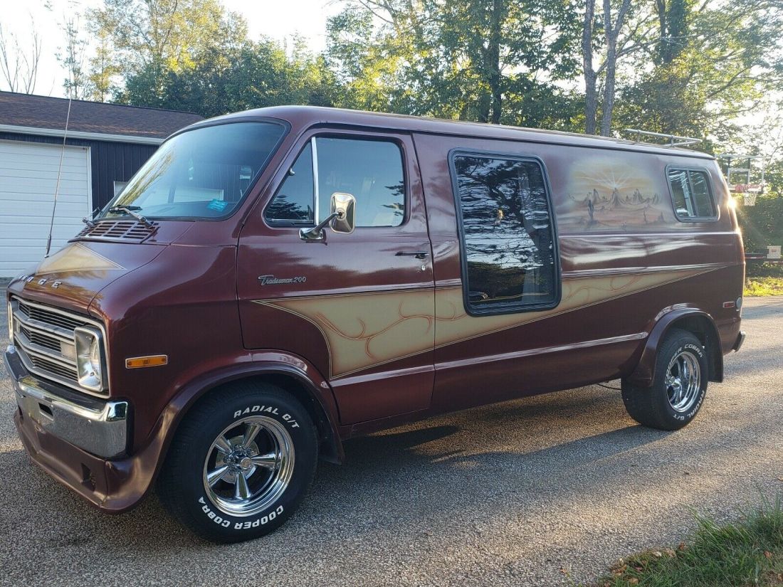 1977 Dodge B200 Tradesman Custom Van - photo 4