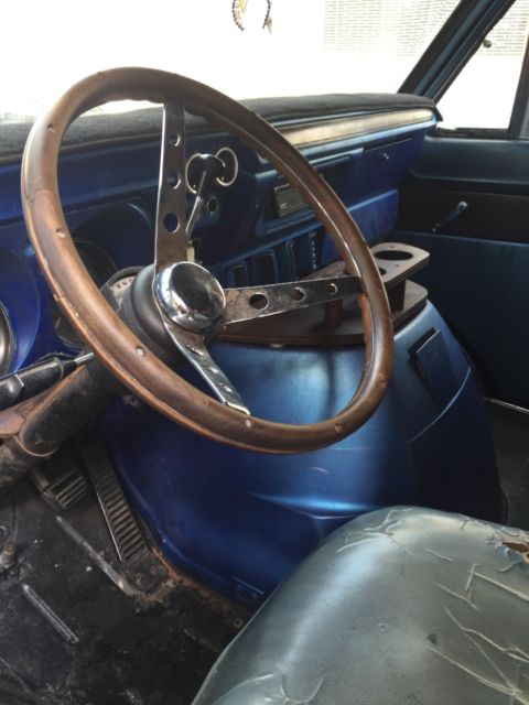 1977 Dodge B200 - photo 2