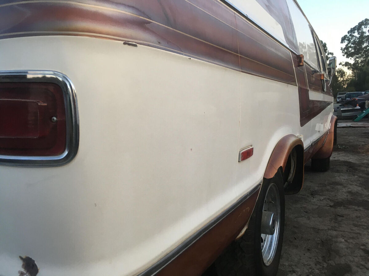 1977 Dodge B300 - photo 2