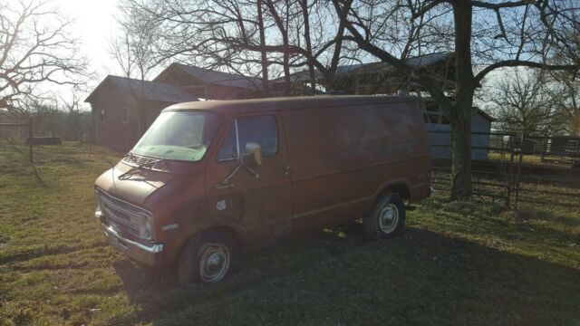 1977 Dodge Tradesman 2500 - photo 2