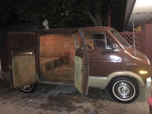 1977 Dodge B100 Van - photo 2
