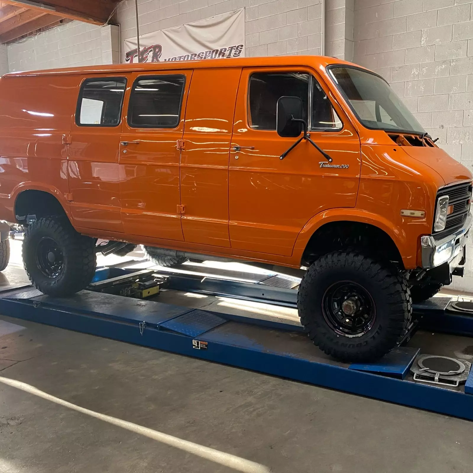 1977 Dodge Van tradesman 200 - photo 4