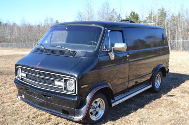 1977 Dodge B200 Van - photo 2
