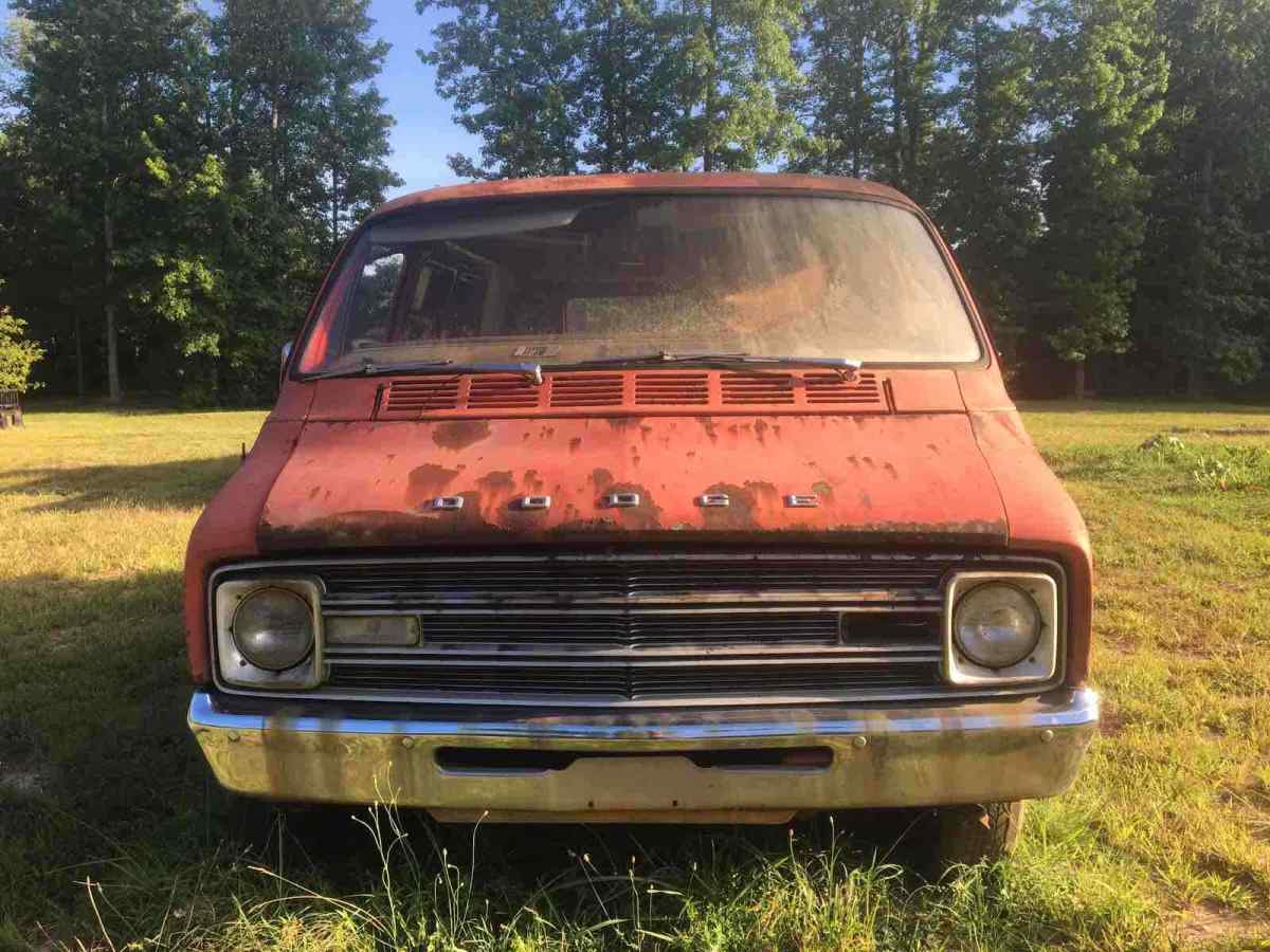 1977 Dodge Van Tradesman 100 - photo 3