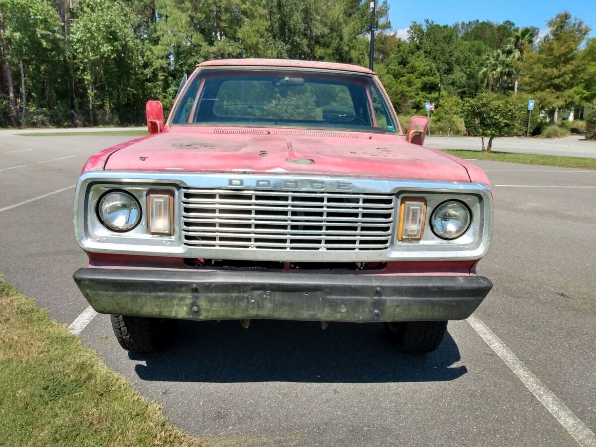 1977 Dodge W200 (M885) 4x4 - 318 V8 - automatic - former military vehicle 1977 Dodge Other Pickups