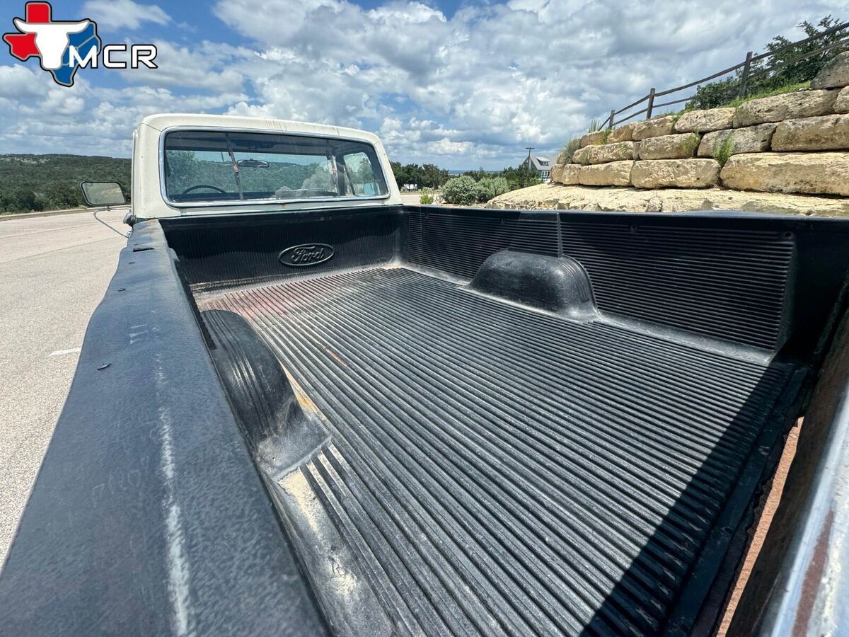 1977 Ford F-250 4x4 - Highboy - Classic Pickup - photo 8