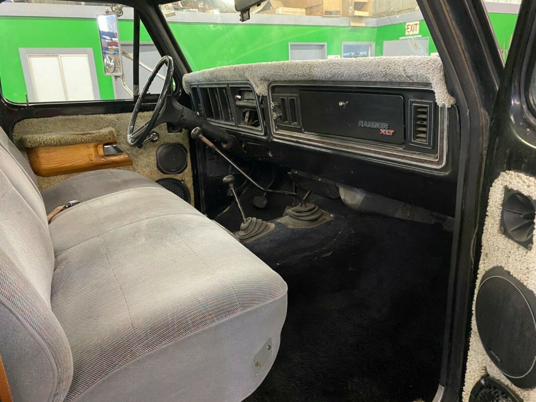 1977 Ford F-250 - photo 8
