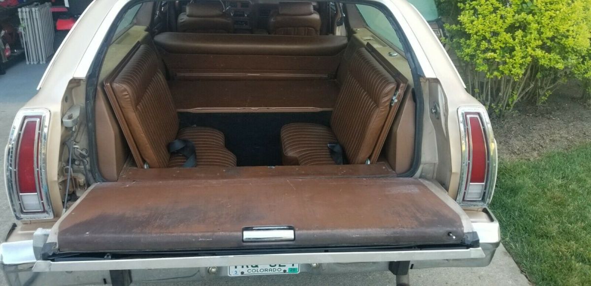 1977 Ford Country Squire Wagon - photo 12