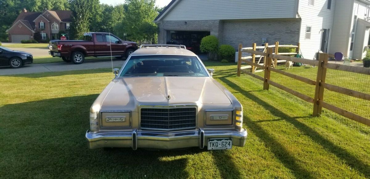 1977 Ford Country Squire Wagon - photo 2