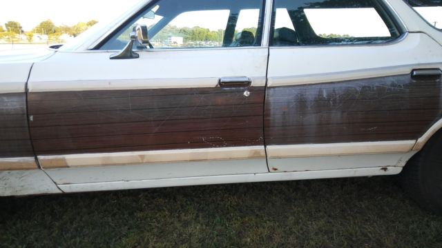 1977 Ford LTD Station Wagon 4 door, 5 including rear door - photo 10