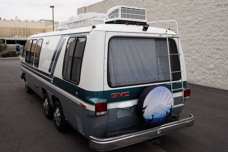 1977 GMC Eleganza Motorhome - photo 11