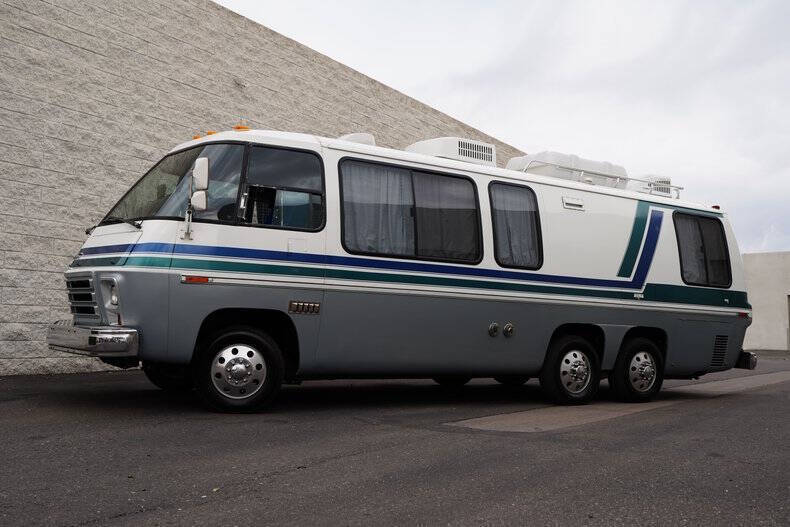 1977 GMC Eleganza Motorhome - photo 2
