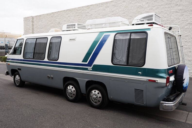 1977 GMC Eleganza Motorhome - photo 9