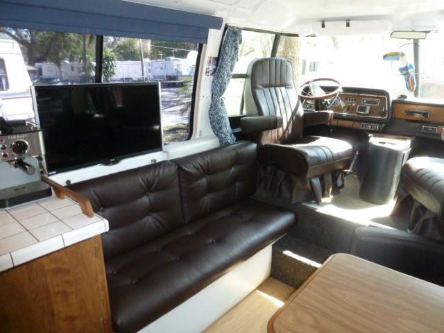 1977 GMC MOTORHOME - photo 7