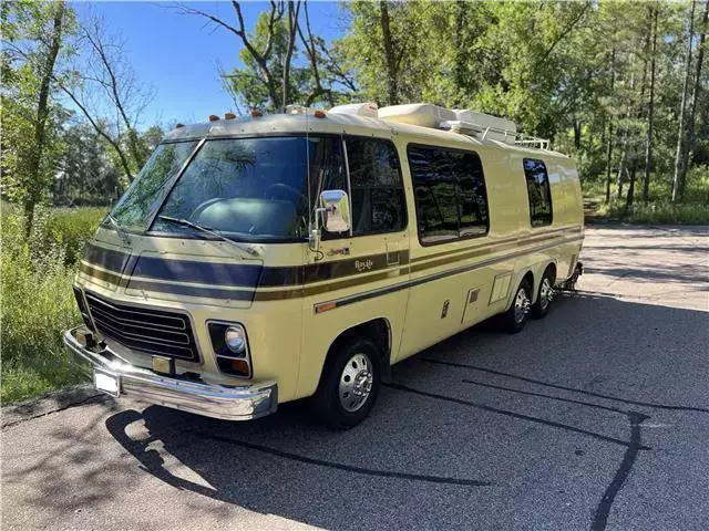 1977 GMC ROYALE COACH - RESTORED ORIGINAL RV ONE OWNER FOR 20 YEARS! 1977 GMC ROYALE