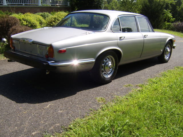 1977 Jaguar XJ6 - photo 7