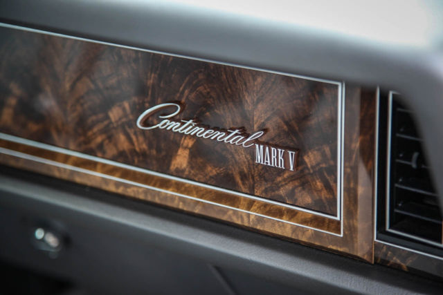 1977 Lincoln Continental Mark V Cartier Edition - photo 11