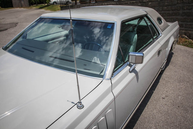 1977 Lincoln Continental Mark V Cartier Edition - photo 2