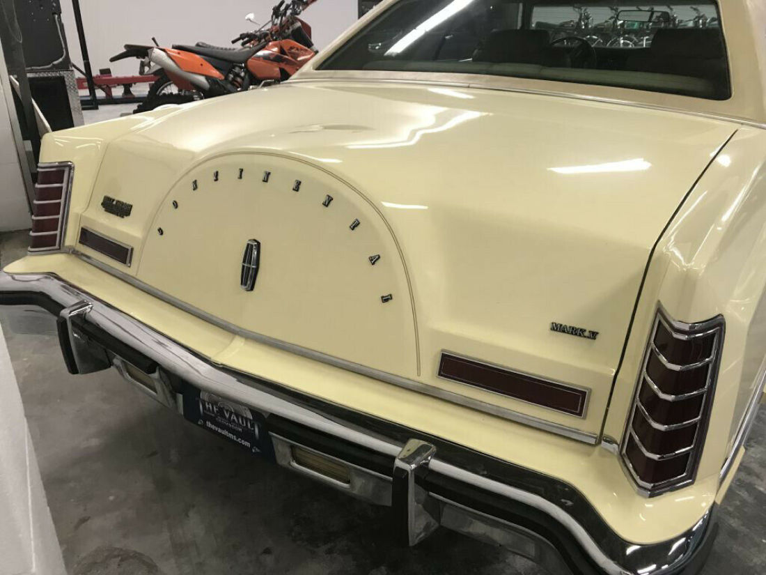1977 Lincoln Continental - photo 11