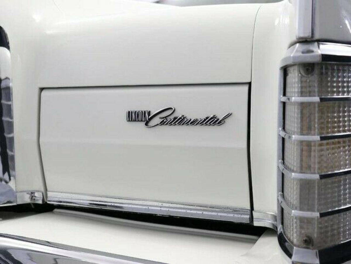 1977 Lincoln Continental - photo 12