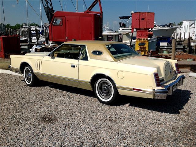1977 Lincoln Continental Coupe - photo 2