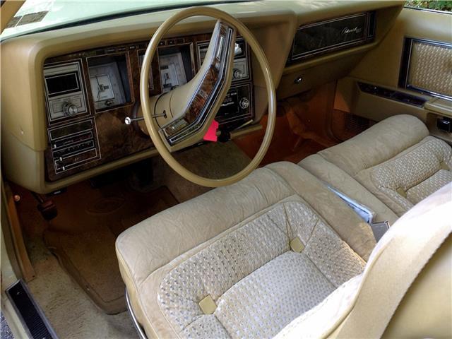 1977 Lincoln Continental Coupe - photo 4