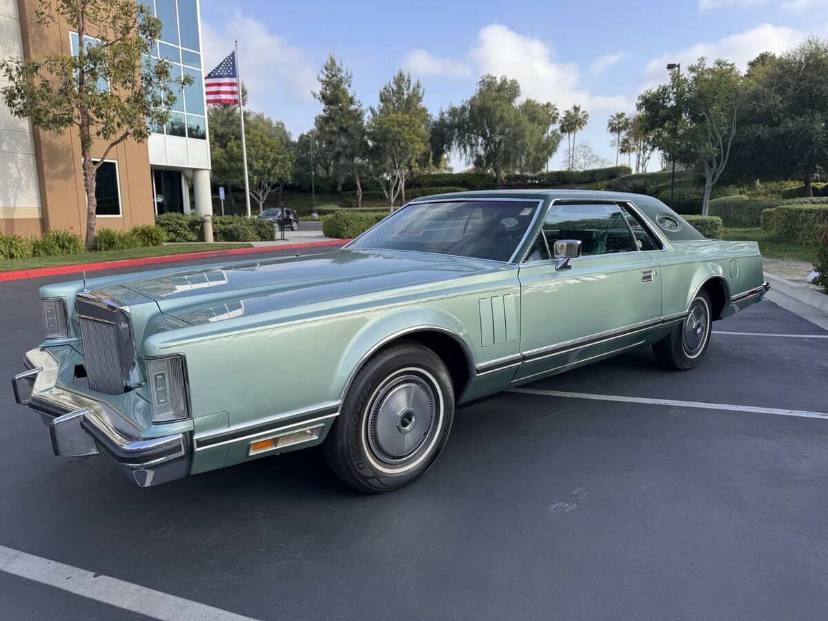 1977 Lincoln Continental Mark V - photo 3