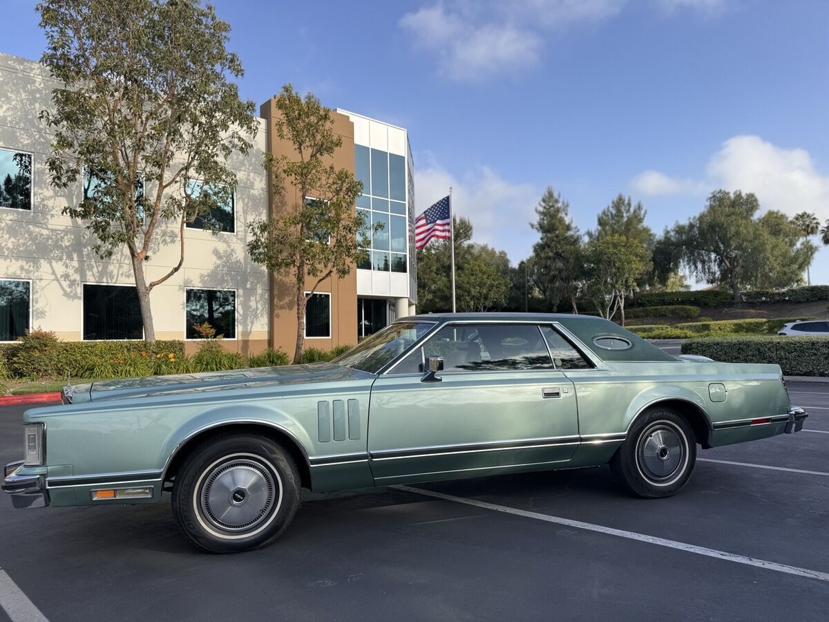 1977 Lincoln Continental Mark V - photo 4