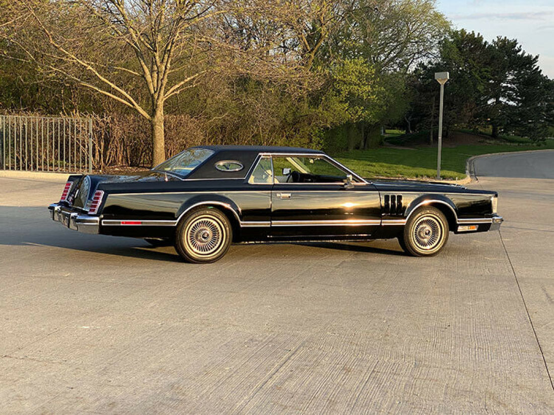 1977 Lincoln Continental Mark V with only 6,349 actual documented miles!! - photo 4