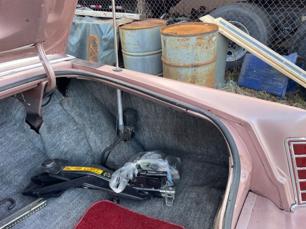 1977 Lincoln Continental - photo 12