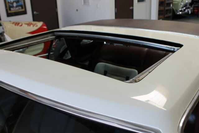 1977 Lincoln Continental - photo 8