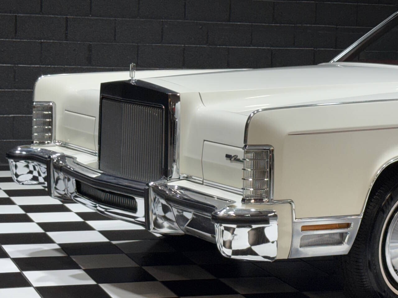 1977 Lincoln Continental ONLY 37K MILES MINT CONDITION MUST SEE!!!! - photo 2