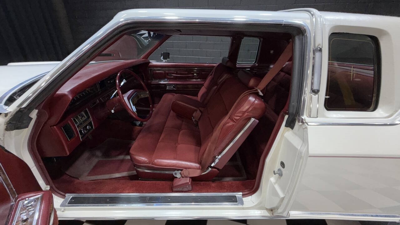 1977 Lincoln Continental ONLY 37K MILES MINT CONDITION MUST SEE!!!! - photo 3