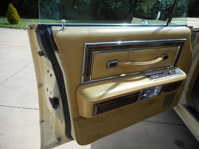 1977 Lincoln Continental Towncar - photo 6