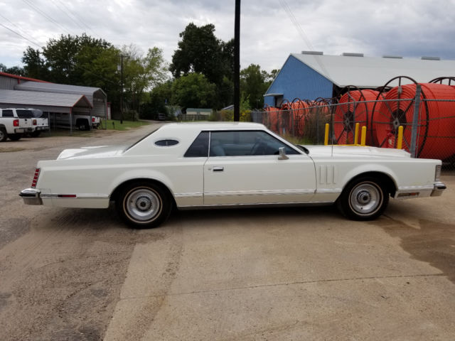 1977 Lincoln Continental Mark V - photo 3