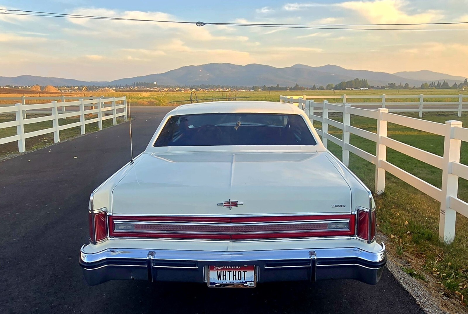 1977 Lincoln Town Car - photo 2