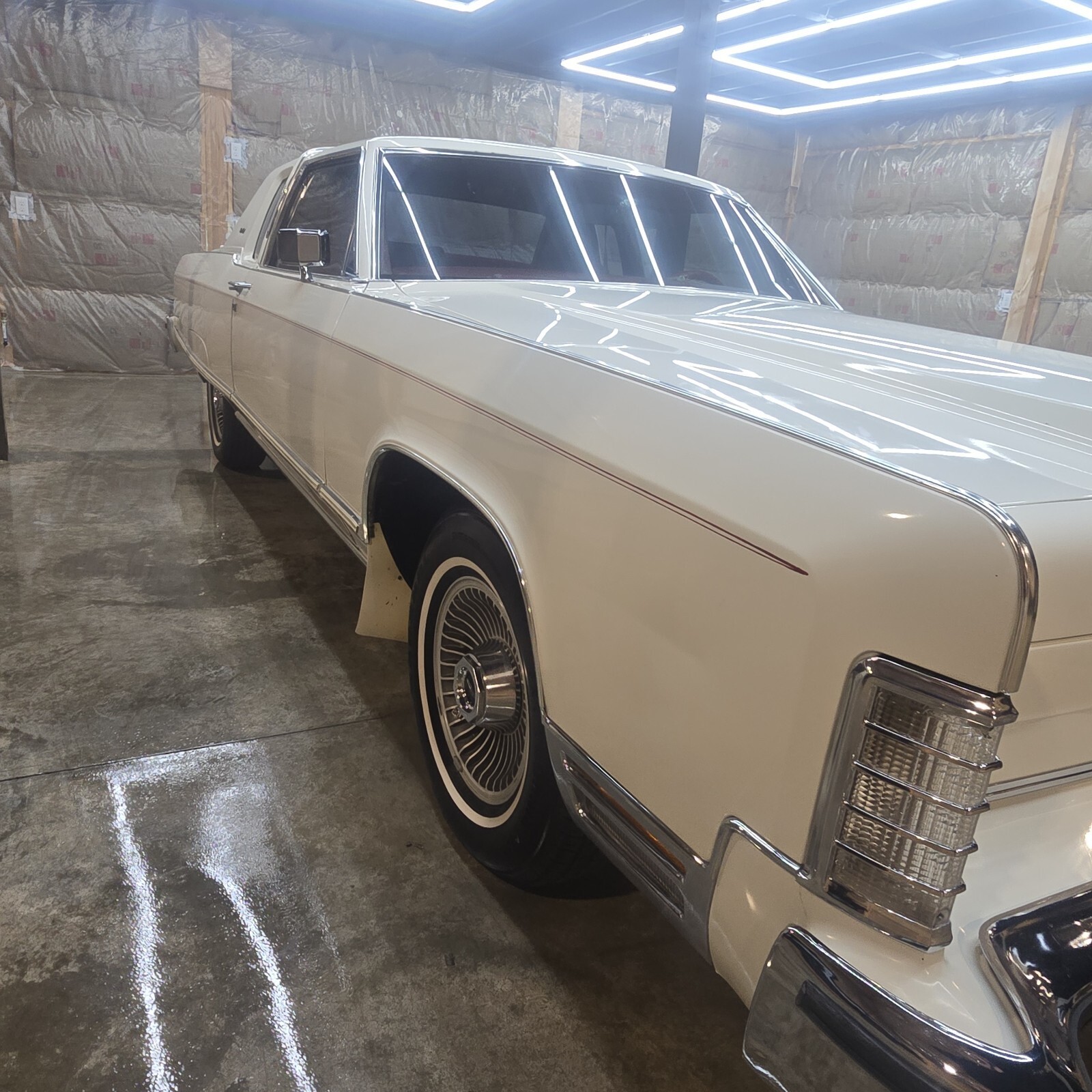 1977 Lincoln Town Car - photo 6