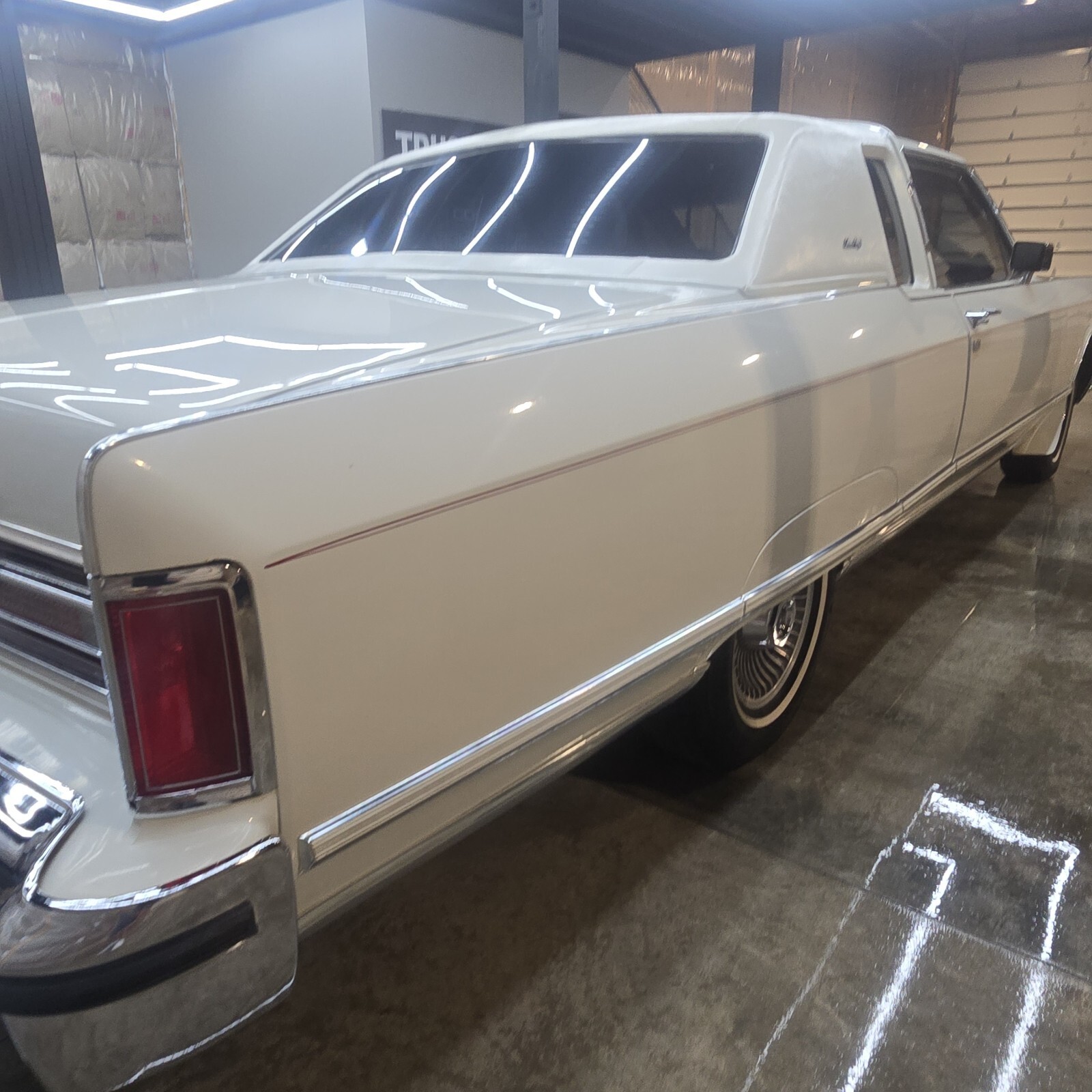 1977 Lincoln Town Car - photo 7