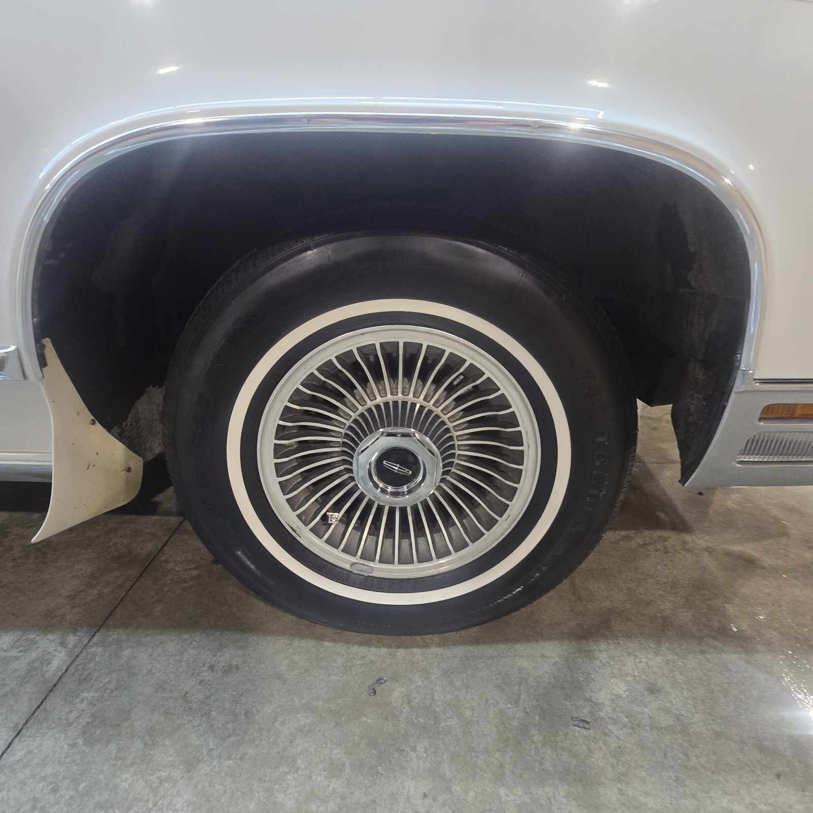 1977 Lincoln Town Car - photo 9