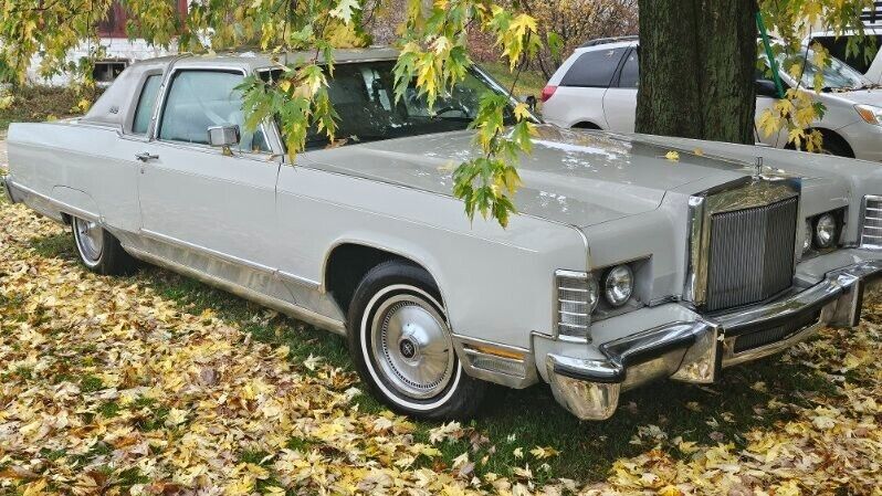 1977 Lincoln Town Coup/95,341 act miles 1977 Lincoln Town Car