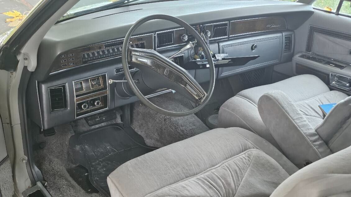 1977 Lincoln Town Car - photo 9