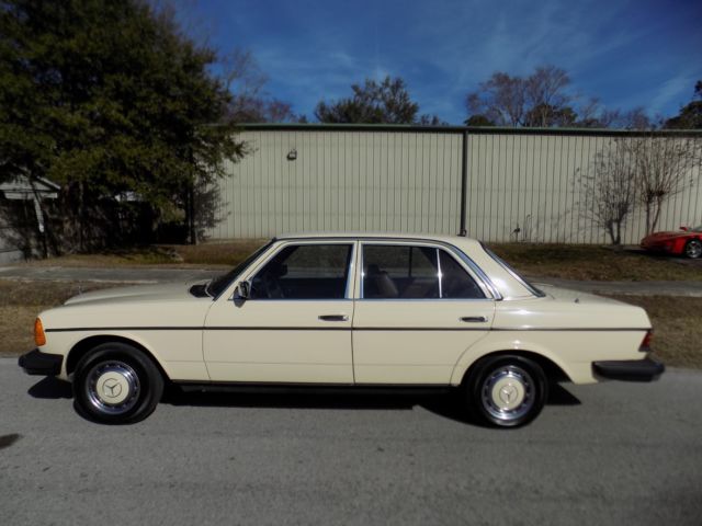 1977 Mercedes 240 D only 62 k miles highly detailed engine Just serviced Rare 1977 Mercedes-Benz 200-Series